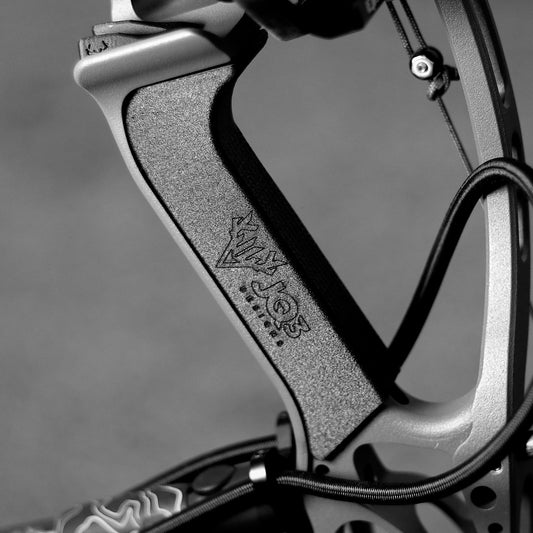 Hoyt ALPHA-X2/Ultra Custom Grip – Your LOGO!